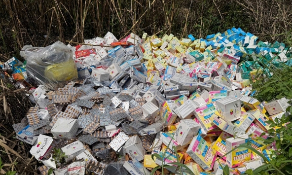 Hàng chục nghìn hộp thực phẩm chức năng bị đổ bỏ ven đại lộ Nguyễn Văn Linh: Nghi vấn hàng giả, phi tang?