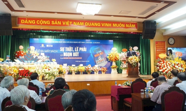 Nhà báo Hồ Quang Lợi ra mắt sách 'Sự thật, lẽ phải và ngọn bút'