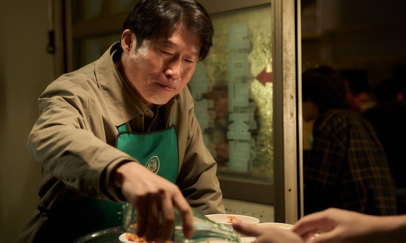 'Mượn Rượu Đẩy Kèo': Bộ phim được khán giả Hàn Quốc đánh giá “đơn giản như ly soju” nhưng “đậm đà, thấm lâu” 