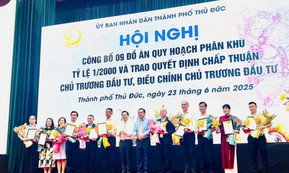 TP.HCM trao quyết định đầu tư hơn 54.000 tỷ đồng cho 17 nhà đầu tư