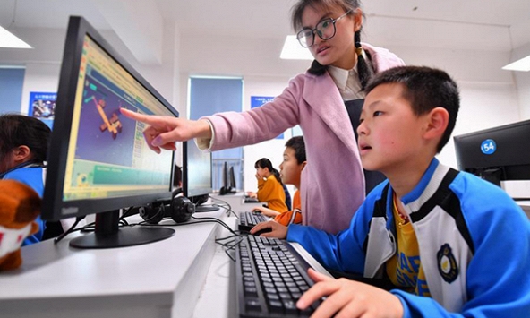 Các nhà khoa học Trung Quốc chung tay truyền lửa đam mê sáng tạo cho thế hệ trẻ