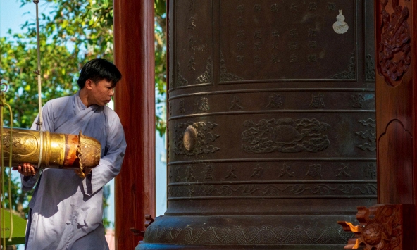 Tây Ninh mừng tỉnh mới, hệ thống các chùa Núi Bà cử chuông cầu quốc thái dân an sáng 1/7