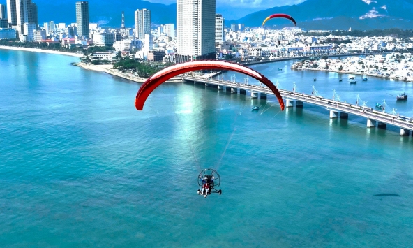 Cùng Fly Việt Nam ngắm thành phố du lịch biển nổi tiếng từ trên cao