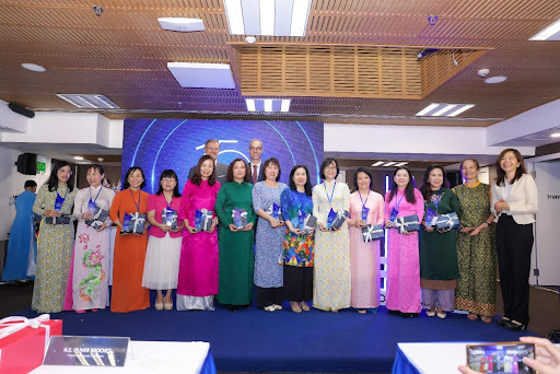 Giải thưởng khoa học tôn vinh các nhà khoa học nữ Việt Nam