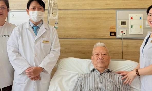  Phẫu thuật nội soi thành công cho cụ ông 86 tuổi: Bước tiến mới trong điều trị ung thư tại miền Trung 