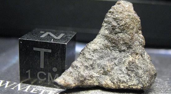 Thiên thạch 2,35 tỷ năm tuổi hé lộ những bí mật bất ngờ về Mặt trăng