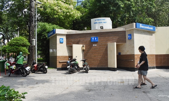 Một ly nước - một lần đi vệ sinh: Nghịch lý nhỏ giữa một đô thị lớn.