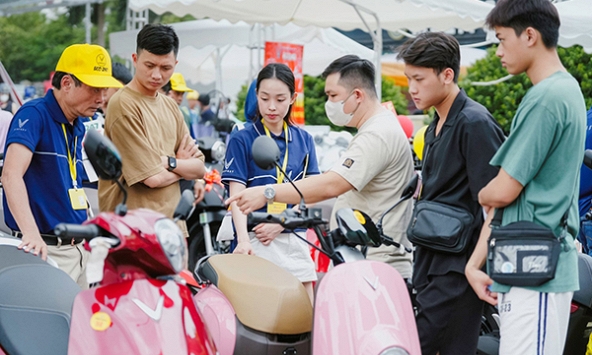 Bán xe máy xăng, đổi xe máy điện, người dùng chia sẻ: “Xe cũ được định giá tốt, thủ tục đổi xe nhanh chóng, thêm ưu đãi”