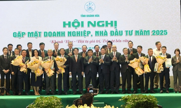 Khánh Hòa cam kết đồng hành chặt chẽ với Chính phủ, doanh nghiệp và nhà đầu tư, chuyển từ tư duy hành chính sang tư duy phục vụ.