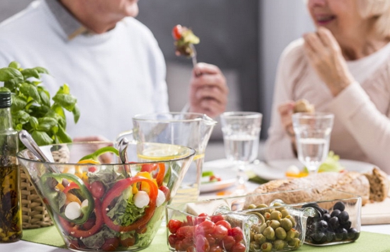 Chuyên gia hé lộ chế độ ăn giúp người cao tuổi tránh hàng loạt các bệnh mãn tính