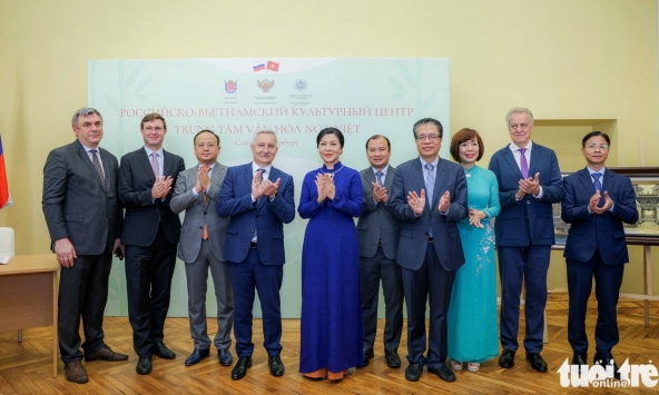 Phu nhân Ngô Phương Ly dự và cắt băng khánh thành Trung tâm Văn hóa Nga - Việt