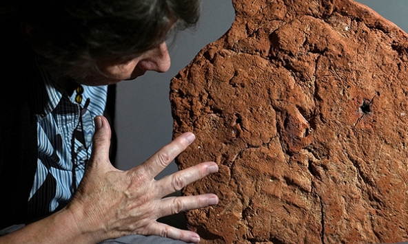 Bí ẩn dấu tay 4.000 năm tuổi trên cổ vật Ai Cập