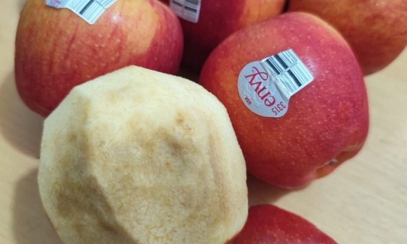   Chuyên gia nói gì về hiện tượng táo tươi rói nhưng hỏng bên trong?