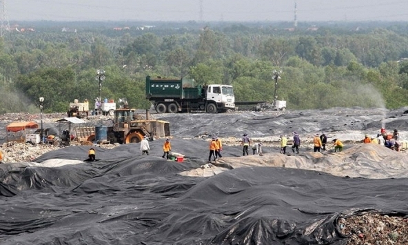 Tại sao bãi rác Đa Phước chỉ nhận rác vào ban đêm, có gây áp lực lên hoạt động thu gom rác tại TP.HCM?  