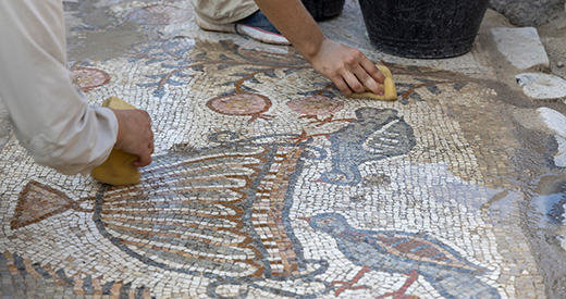 Tấm khảm huy chương 1.600 năm tuổi và dấu tích viện dưỡng lão cổ xưa nhất trong lịch sử