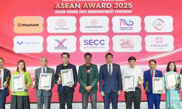 Yến sào Khánh Hòa đón nhận giải thưởng Top 10 Thương hiệu nổi tiếng ASEAN 2025