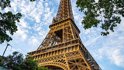 Pháp sẽ khắc tên 72 nữ học giả xuất chúng lên tháp Eiffel để tôn vinh phụ nữ trong khoa học