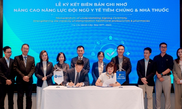 Long Châu 'bắt tay' Pfizer xây dựng chuyên môn đội ngũ tiêm chủng và nhà thuốc 