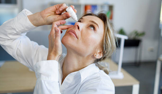 Thuốc nhỏ mắt mới có thể thay thế kính lão, hiệu quả kéo dài tới 2 năm