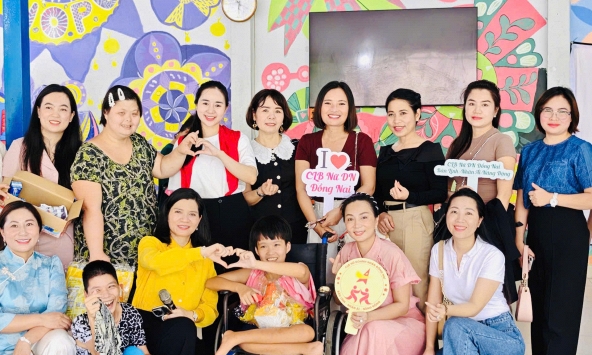 Nữ doanh nhân Đồng Nai mang Trung thu ấm áp đến Cô nhi viện Thiên Bình