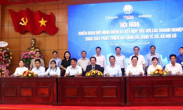 Tây Ninh ký kết hợp tác với doanh nghiệp thúc đẩy phát triển hạ tầng và xã hội số
