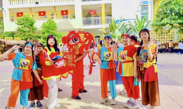 Rộn ràng “Đêm hội trăng rằm” – mang Trung thu ấm áp đến với học sinh