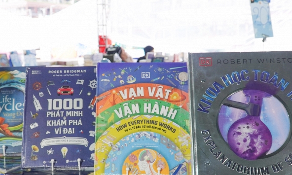 Rước đèn rước cả tri thức từ sách khoa học