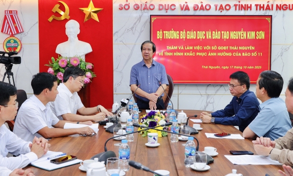 Bộ trưởng Nguyễn Kim Sơn thăm, hỗ trợ các cơ sở giáo dục Thái Nguyên bị ảnh hưởng bởi bão số 11