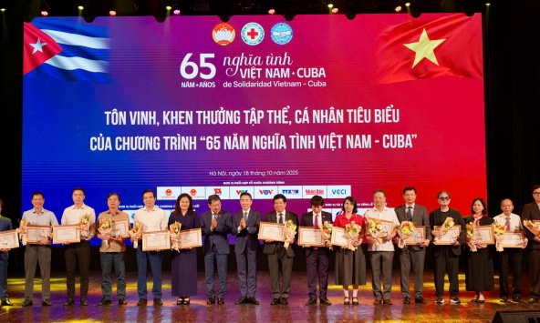 Vinh danh Tập đoàn truyền thông Tri thức số vì những đóng góp cho chương trình '65 năm Nghĩa tình Việt Nam - Cuba'