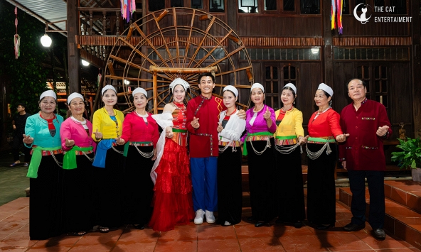 Anh Tạ “Mưa đỏ” lần đầu diễn cùng vợ trong MV “Hẹn hò Phú Thọ” của ca sĩ Phương Thảo