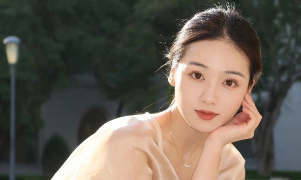 Phụ nữ có 4 nét tướng này, càng qua năm tháng, chồng càng thương yêu, gia đình càng thịnh vượng!