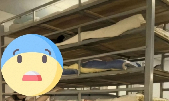 Bức ảnh trong KTX của nữ sinh khiến dân tình 'nổi da gà'