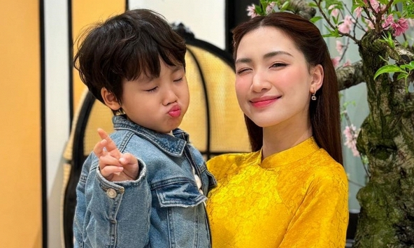 Không tin được Hoà Minzy chọn trường học này cho con: Nhìn phản ứng bé Bo đủ biết mê thế nào rồi!