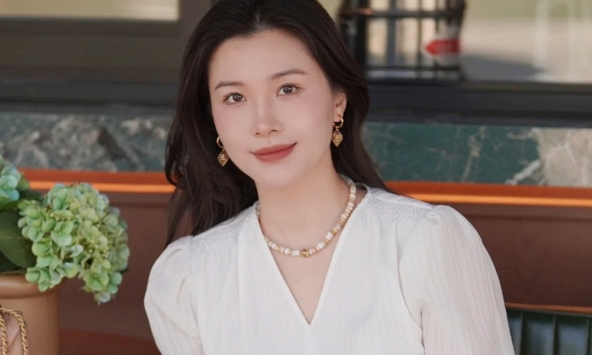 Nhìn mặt đoán vận! 4 nét tướng 'phúc khí trời ban' giúp bạn nhận ra người sắp kéo bạn lên đỉnh cao năm 2026