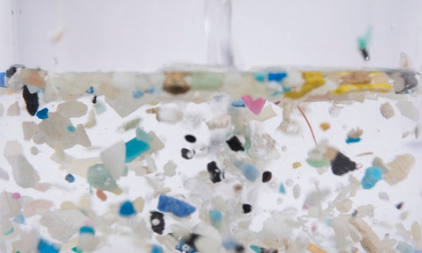 2 loại nước chứa đầy hạt vi nhựa nhưng người Việt lại thích, đa số uống mỗi ngày