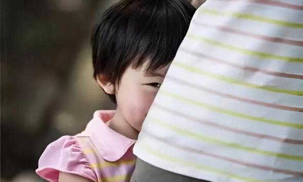 Vô tư đăng ảnh con gái trên MXH, 8 năm sau cả gia đình mới phát hiện chuyện động trời: Cảnh sát lập tức điều tra!