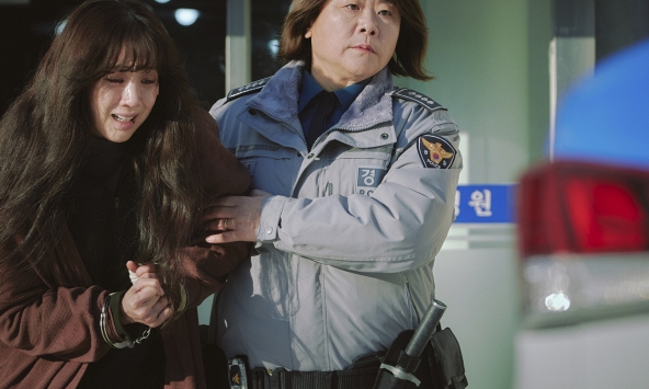 Khán giả “điêu đứng” trước kịch bản xoắn não của 'Không Có Bông Tuyết Nào Trong Sạch'