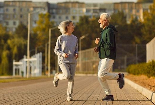 Người sống lâu nhất thế giới không đến phòng tập thể dục hay chạy marathon, muốn được như họ thì hãy làm 3 điều