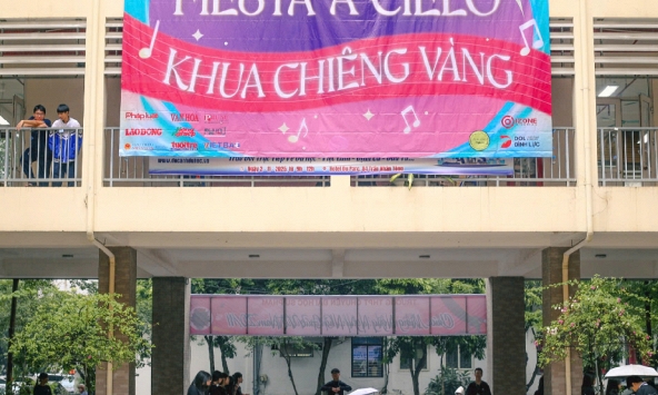 Học sinh trường THPT Chuyên Đại học Sư phạm thử thách trí tuệ tại “Khua Chiêng Vàng”