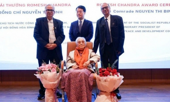 Bà Nguyễn Thị Bình được trao Giải thưởng Hòa bình Romesh Chandra