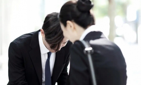 Bí ẩn nghề xin lỗi chuyên nghiệp: Dịch vụ không tưởng, thay mặt chồng hẹn gặp vợ 23 lần để 'xin lỗi hộ'