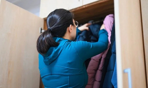 Gia đình 3 người đều bị dị ứng khi trời chuyển lạnh - bác sĩ nhắc nhở: Cẩn thận “quần áo xếp đáy tủ” chính là 'thủ phạm'