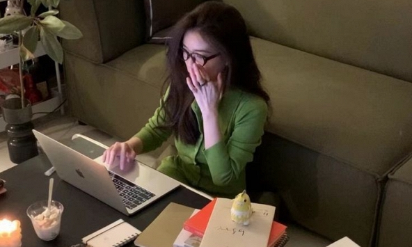 500k tiền trông trẻ để con không hét lên trong cuộc họp