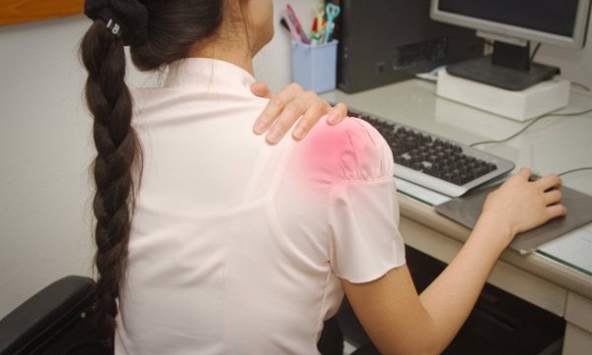 Sau 50 tuổi bỗng đau khắp người: Đừng vội đổ cho 'tuổi già', bác sĩ chỉ ra 5 nguyên nhân đáng lo mà nhiều người bỏ qua