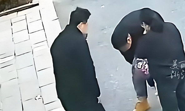 500.000 người theo dõi vụ cậu bé 11 tuổi nuốt nhầm miếng vàng 10g