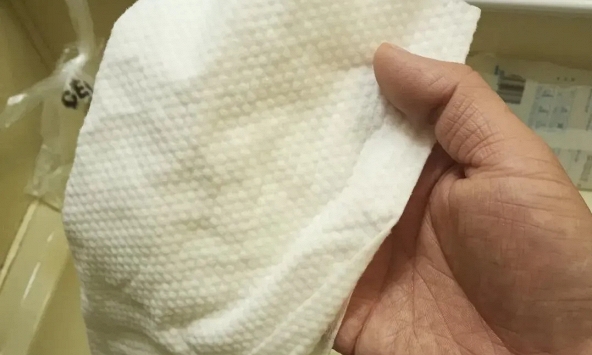 Phát hiện hóa chất độc hại trong 21 mẫu khăn lau mặt bán chạy nhất các sàn thương mại điện tử