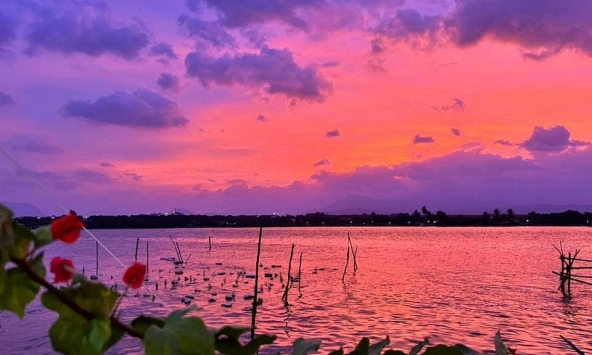 HIện tượng lạ trên bầu trời Khánh Hòa lúc 17h chiều sau lũ lịch sử