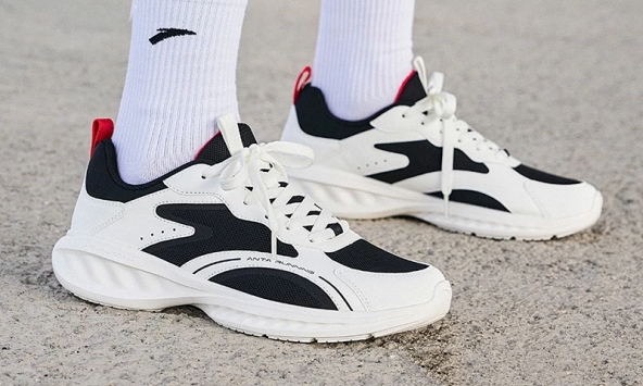 5 mẫu giày thể thao giá dưới 1 triệu, vừa đẹp vừa chất từ Adidas, Puma, Anta…