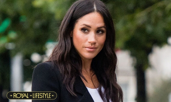 “Giả vờ làm công nương giữa phòng khách nhà bạn”? Meghan Markle lại gây bão vì một câu giới thiệu