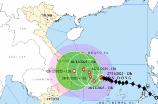 Tin bão số 15 mới nhất: Giật cấp 15, 'đi lòng vòng' trên biển và đảo hướng bất thường
